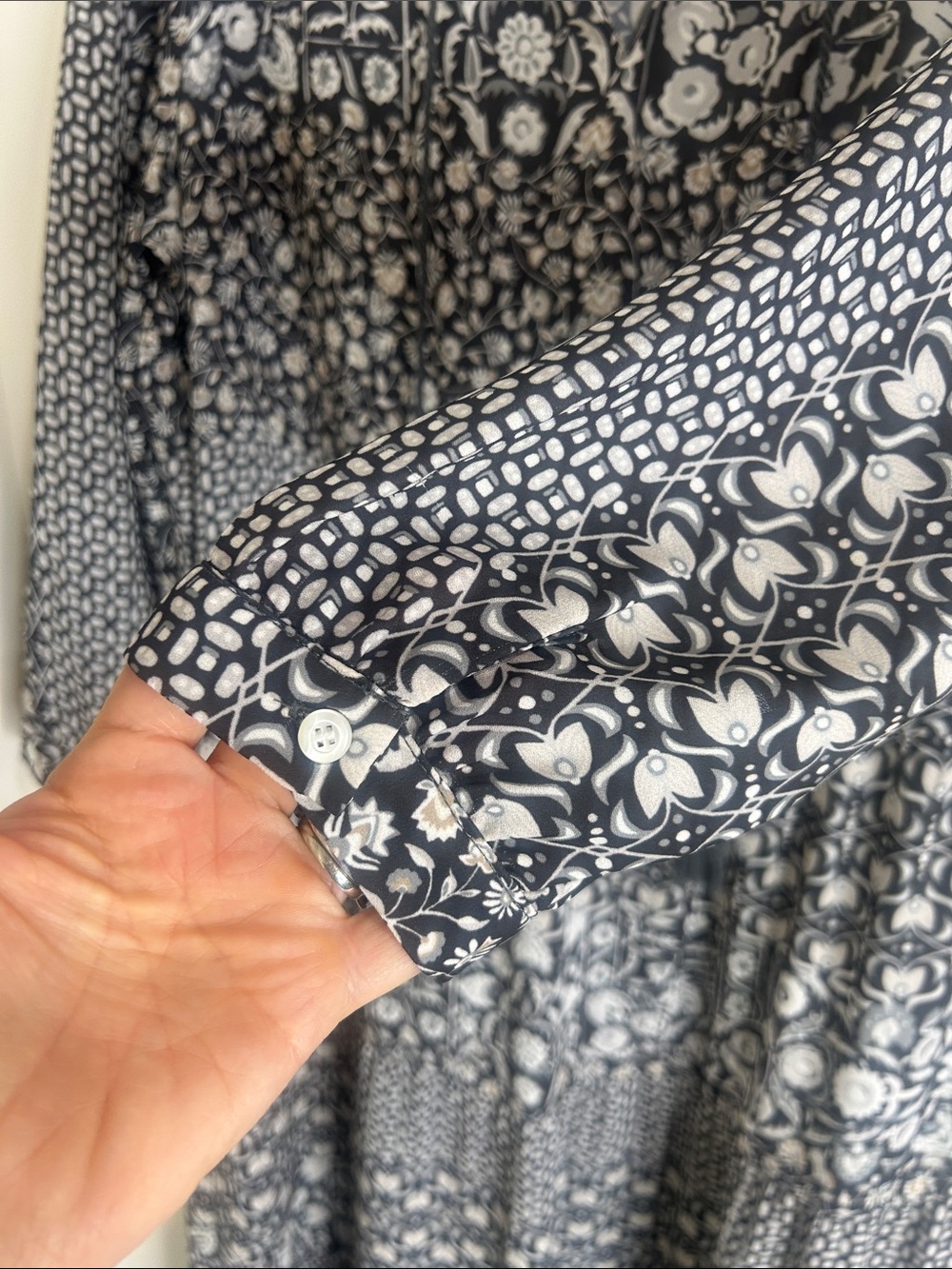 J. McLaughlin Dress Women's Medium Grey Floral Hortense Tiered Midi Resort - Picture 6 of 16